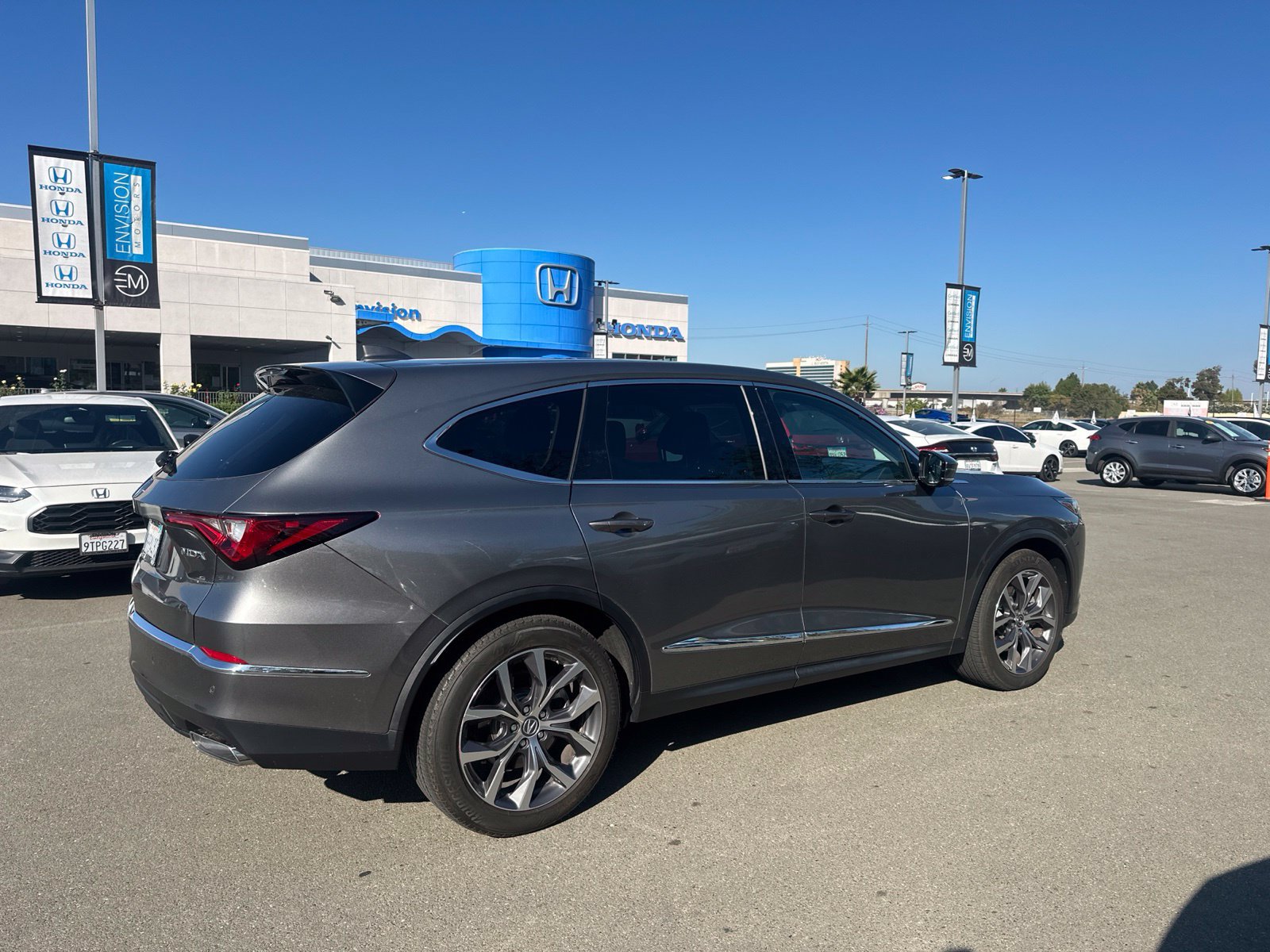 Used 2024 Acura MDX w/ Technology Package FWD image 3