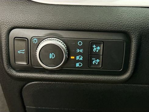 Used 2020 Ford Explorer XLT w/ Equipment Group 202A AWD/4WD image 8