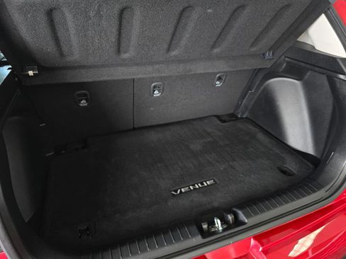 Used 2022 Hyundai Venue Limited FWD image 14