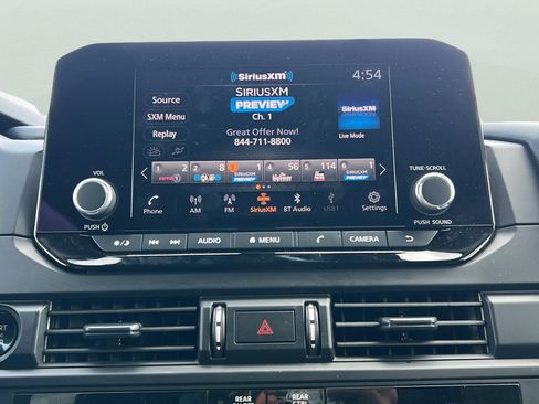 Used 2025 Nissan Pathfinder S FWD image 19