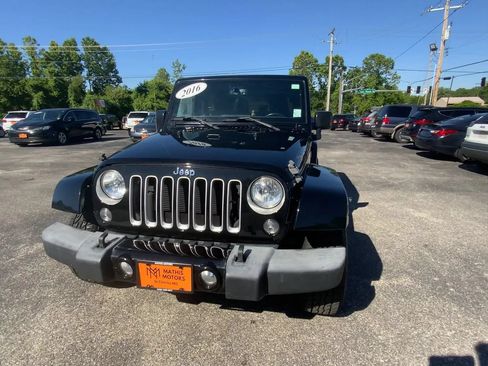 Used 2016 Jeep Wrangler Sahara w/ Connectivity Group AWD/4WD image 3