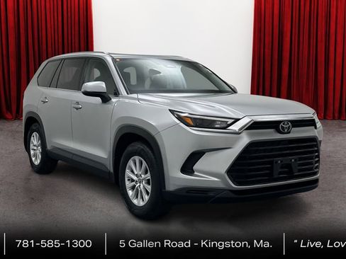 Certified 2024 Toyota Grand Highlander AWD image 3