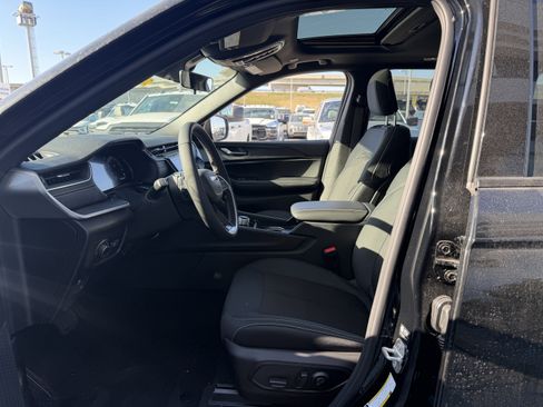 New 2025 Jeep Grand Cherokee Laredo X w/ Luxury Tech Group I image 30