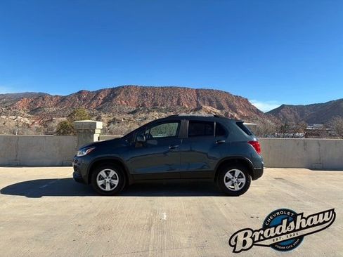 Used 2022 Chevrolet Trax LT w/ Driver Confidence Package image 4