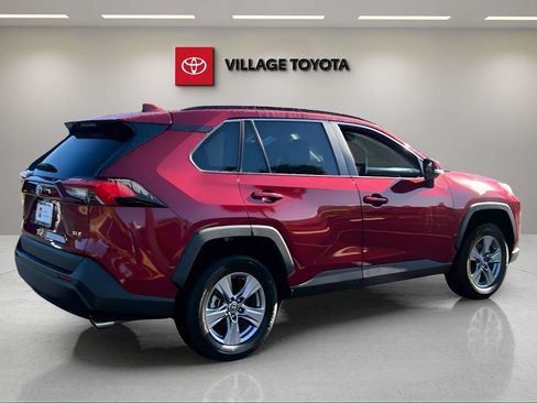 Certified 2022 Toyota RAV4 XLE w/ Convenience Package FWD image 5
