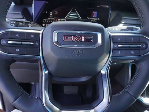 New 2025 GMC Acadia Elevation image 18