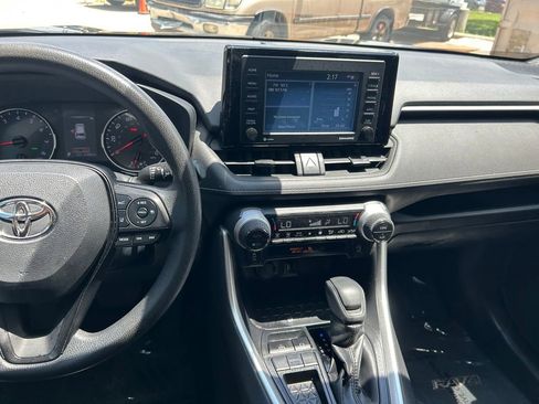 Certified 2022 Toyota RAV4 XLE FWD image 17