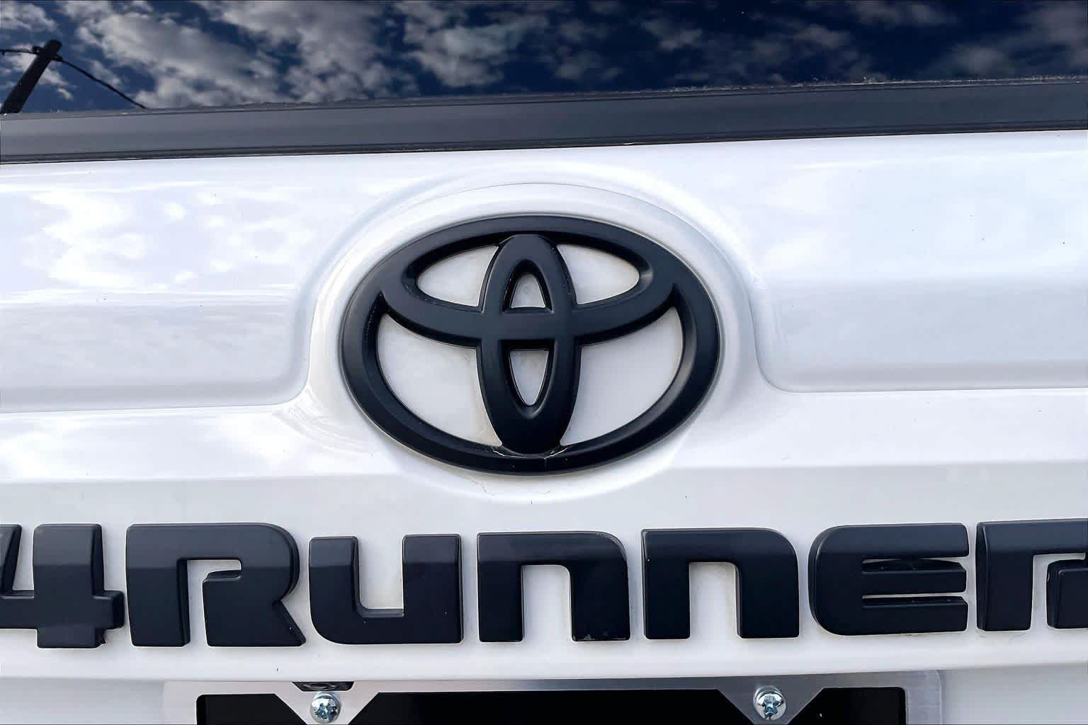 Used 2021 Toyota 4Runner SR5 w/ Wilderness Package (TMS) RWD image 30