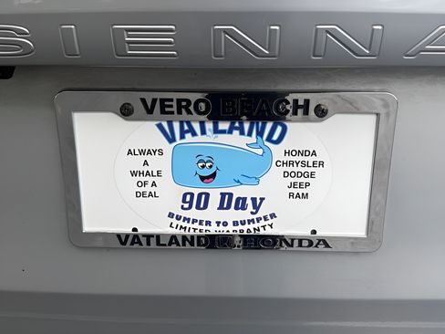 Used 2020 Toyota Sienna XLE w/ XLE Navigation Package FWD image 33