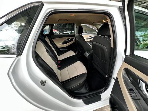 Used 2019 Hyundai Elantra GT FWD image 18
