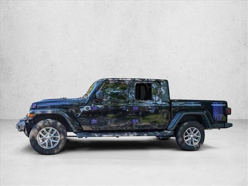 Used 2023 Jeep Gladiator Sport image 3