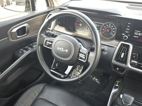 Used 2022 Kia Sorento EX w/ Panoramic Sunroof Package image 28