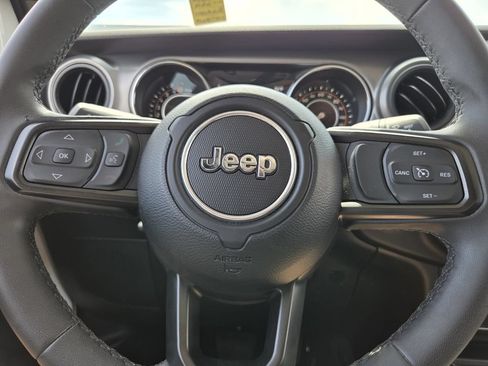 Used 2023 Jeep Gladiator Sport AWD/4WD image 27