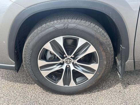 Used 2026 Toyota Highlander XLE AWD/4WD image 40