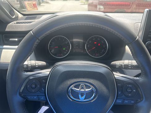Used 2021 Toyota RAV4 XLE Premium FWD image 38