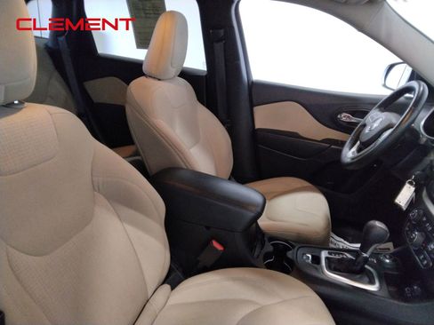 Used 2015 Jeep Cherokee Latitude w/ Cold Weather Group image 44