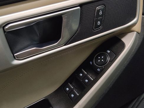 Used 2022 Ford Explorer XLT w/ Equipment Group 202A image 27