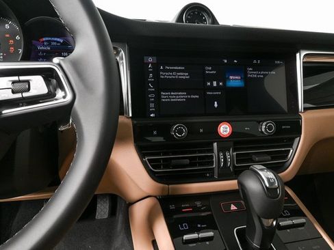 Certified 2025 Porsche Macan AWD image 13