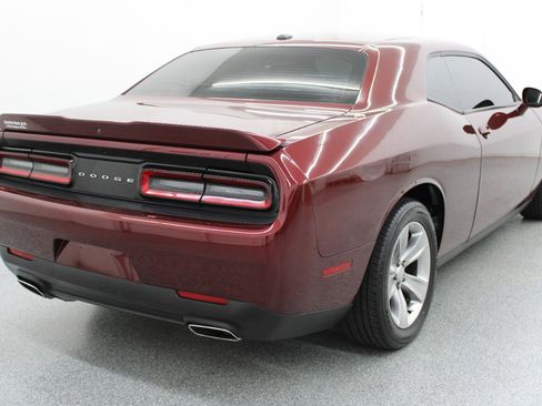 Used 2020 Dodge Challenger SXT image 5