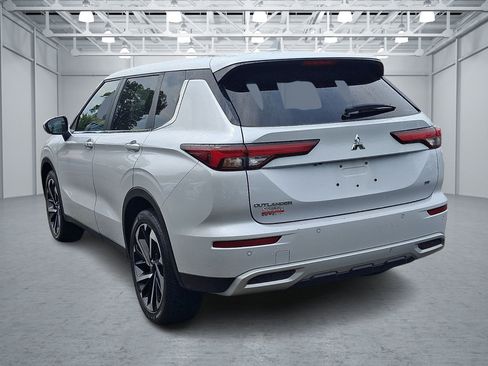 Used 2024 Mitsubishi Outlander SE AWD/4WD image 3