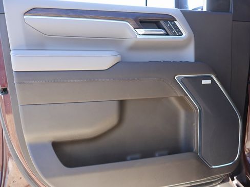 Used 2024 GMC Sierra 2500 SLT w/ SLT Premium Package image 20