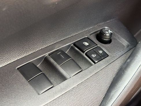 Used 2025 Toyota Corolla LE FWD image 30