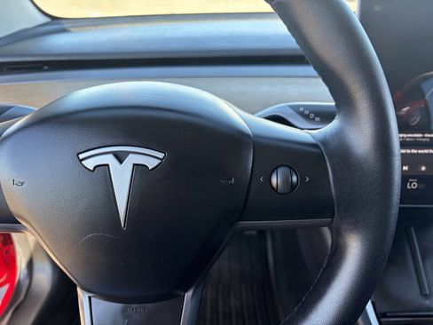 Used 2020 Tesla Model 3 Standard Range image 26