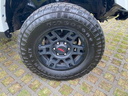 Used 2019 Toyota 4Runner TRD Off-Road AWD/4WD image 9