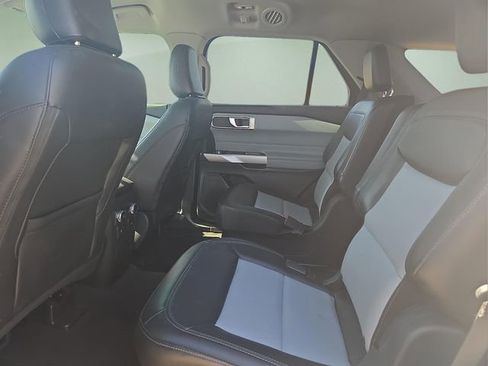 Used 2022 Ford Explorer XLT w/ Equipment Group 202A image 16