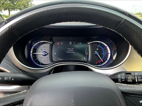 Used 2021 Chrysler Pacifica Limited w/ Uconnect Theater Family Group FWD image 14