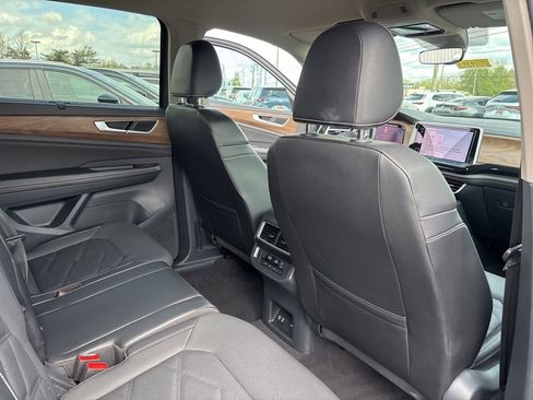 Used 2025 Volkswagen Atlas SE AWD/4WD image 31