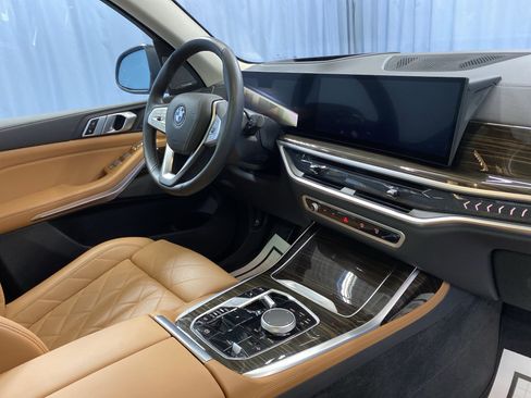 Used 2024 BMW X7 xDrive40i w/ Premium Package image 40