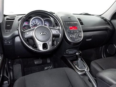 Used 2013 Kia Soul + FWD image 6