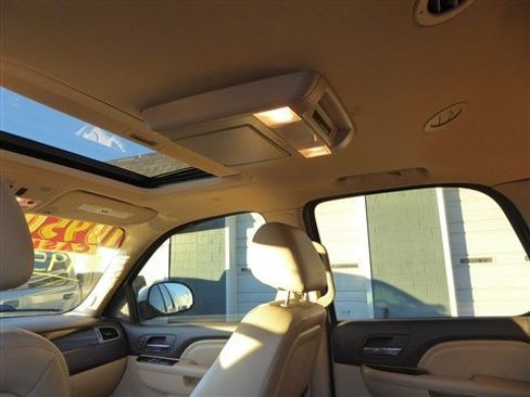 Used 2011 GMC Yukon Denali image 17