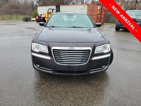 Used 2013 Chrysler 300 AWD w/ Driver Convenience Group image 8