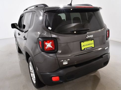 Used 2017 Jeep Renegade Latitude AWD/4WD image 14