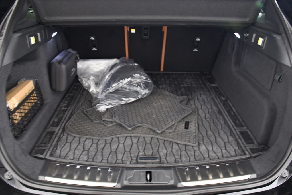 Used 2026 Jaguar F-PACE R-Dynamic S AWD/4WD image 24