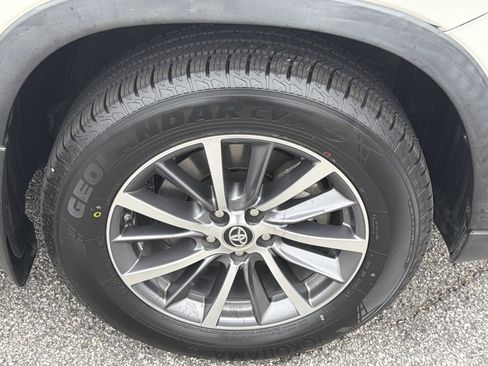 Used 2019 Toyota Highlander XLE image 15