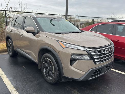 Used 2024 Nissan Rogue SV w/ SV Premium Package image 5