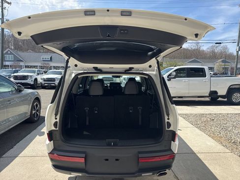 Used 2025 Hyundai Santa Fe SEL FWD image 11