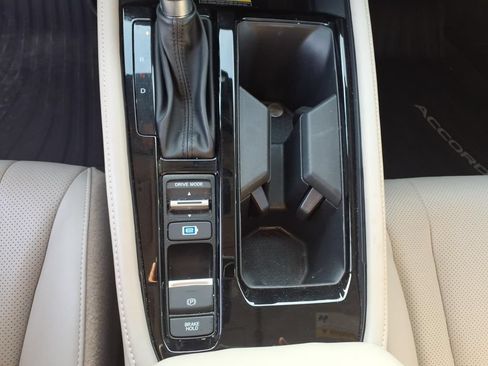 Used 2023 Honda Accord Touring image 14