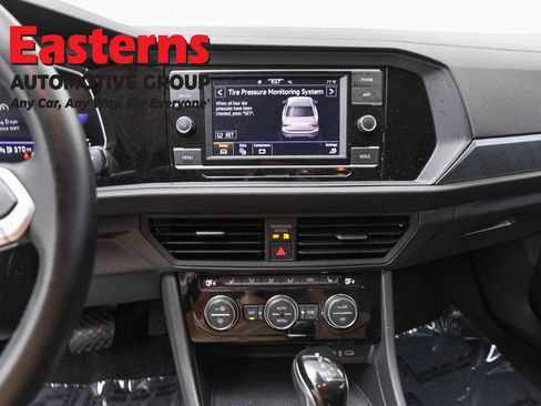 Used 2024 Volkswagen Jetta SE FWD image 12
