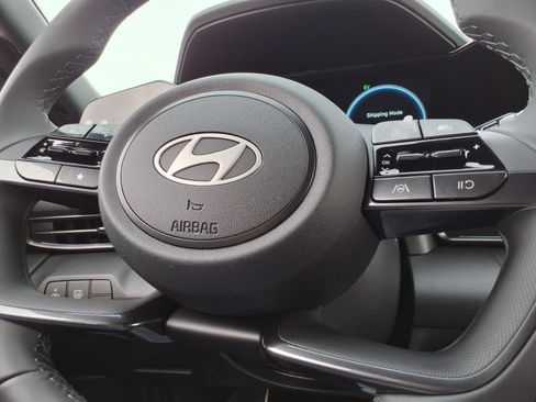 Certified 2025 Hyundai Elantra SEL image 10