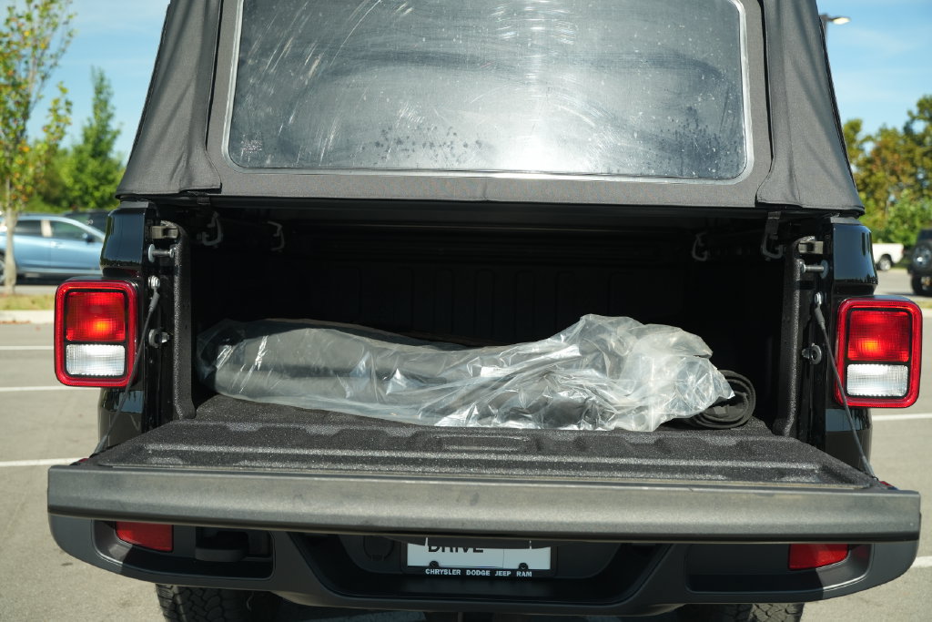 Used 2024 Jeep Gladiator Sport AWD/4WD image 19
