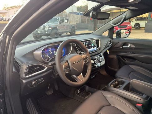 New 2026 Chrysler Pacifica Select image 25