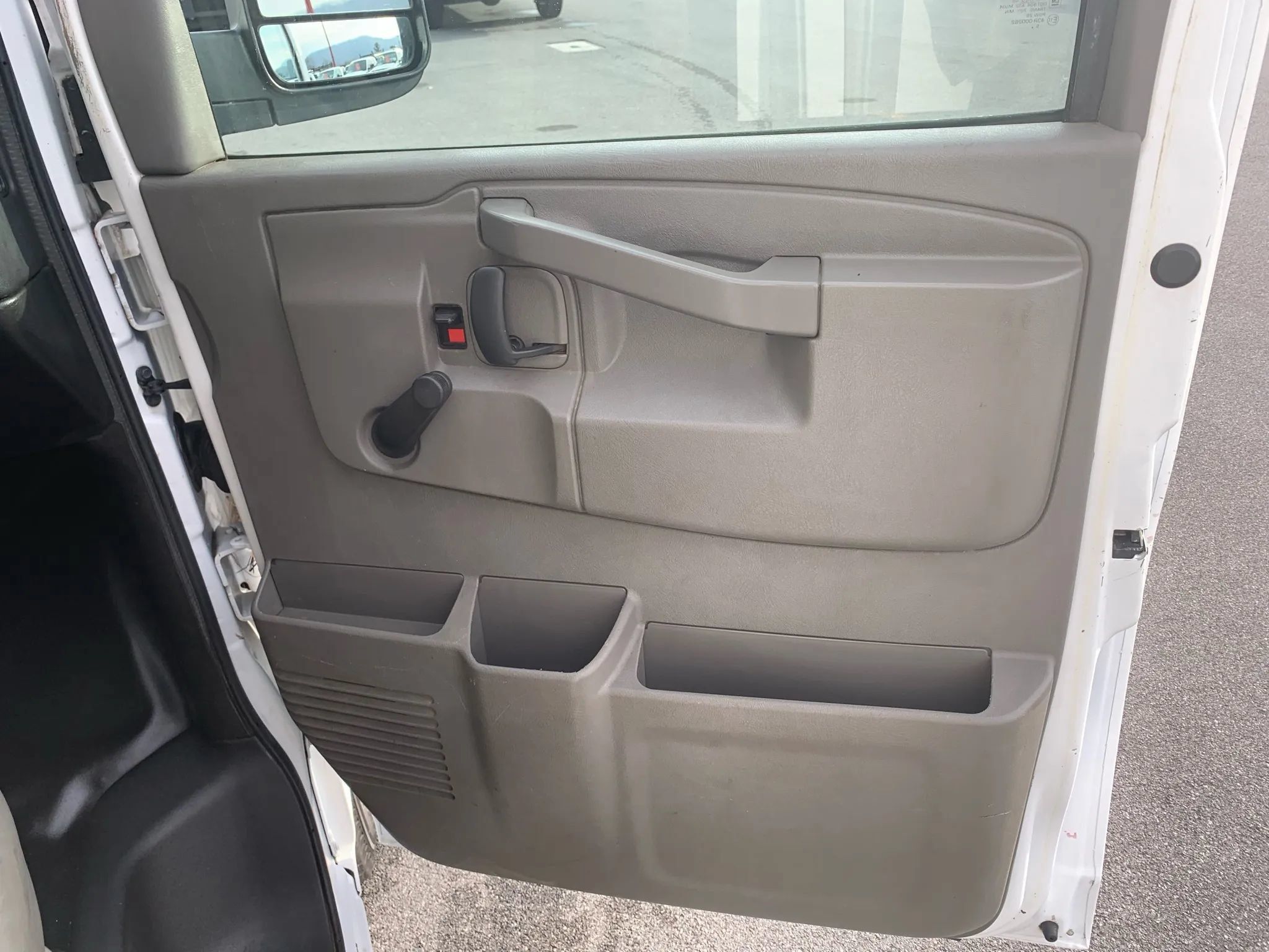 Used 2016 Chevrolet Express 3500 RWD image 20