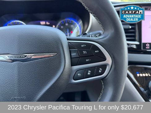 Used 2023 Chrysler Pacifica Touring-L FWD image 16