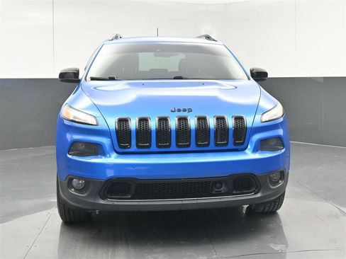 Used 2018 Jeep Cherokee Limited w/ Technology Group AWD/4WD image 2