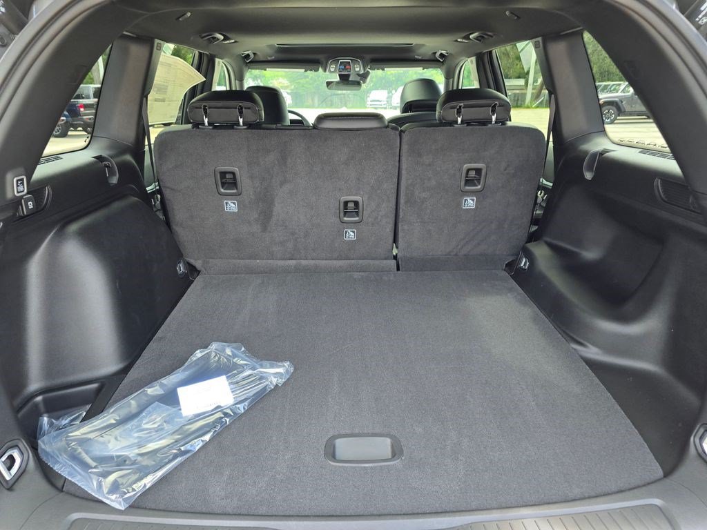 New 2027 Jeep Grand Cherokee Altitude RWD image 37