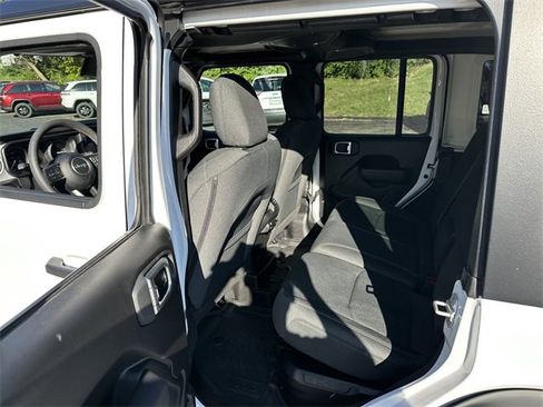 Used 2024 Jeep Wrangler Unlimited image 12